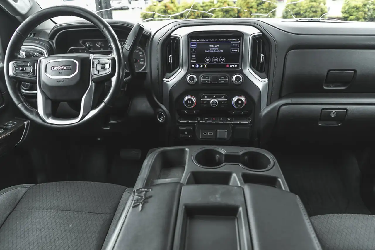 GMC Sierra 3500HD снимка GMC Sierra 3500HD