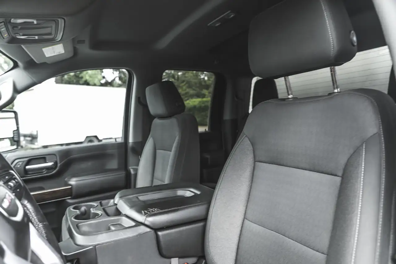 GMC Sierra 3500HD снимка GMC Sierra 3500HD