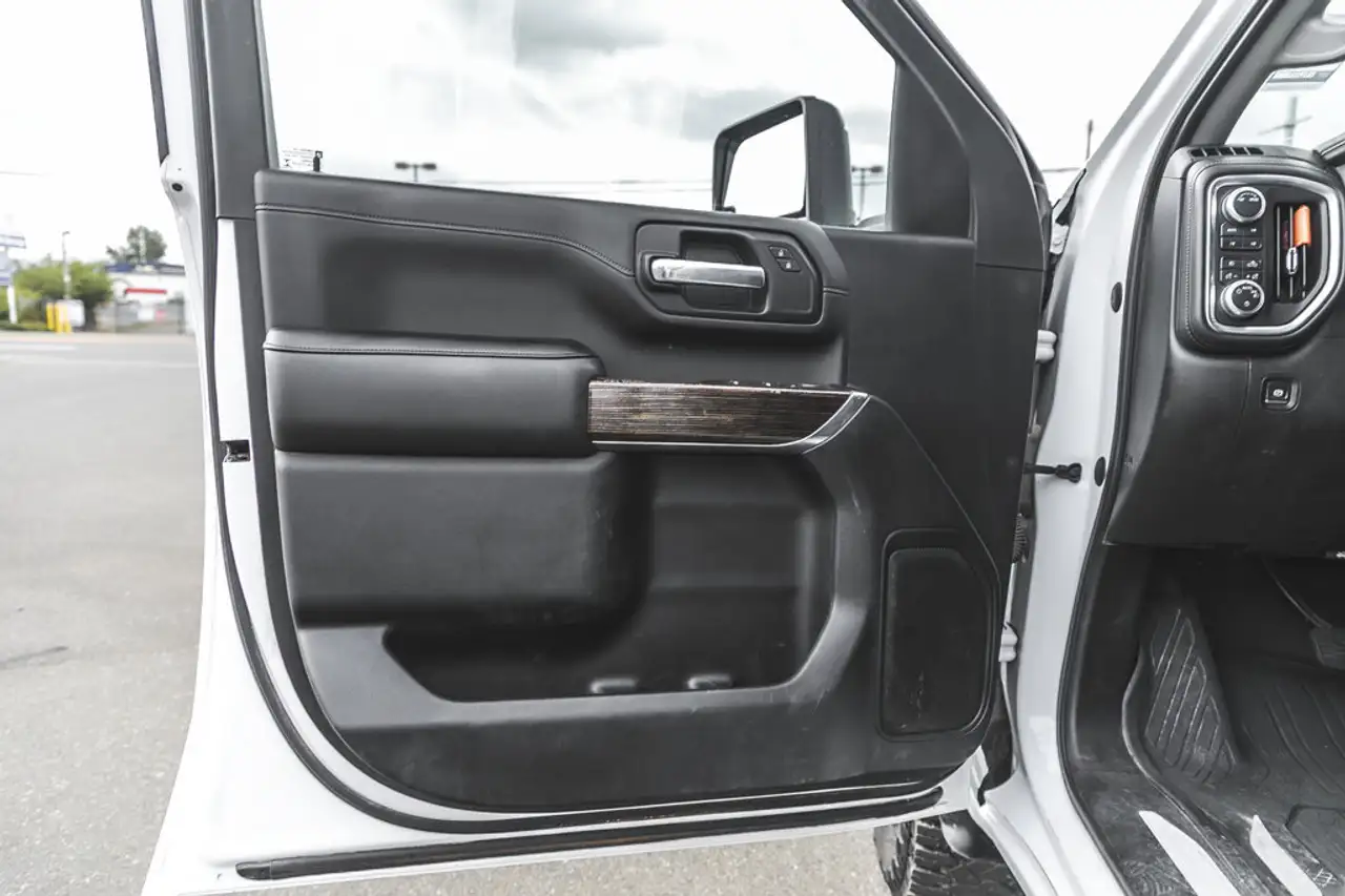GMC Sierra 3500HD снимка GMC Sierra 3500HD