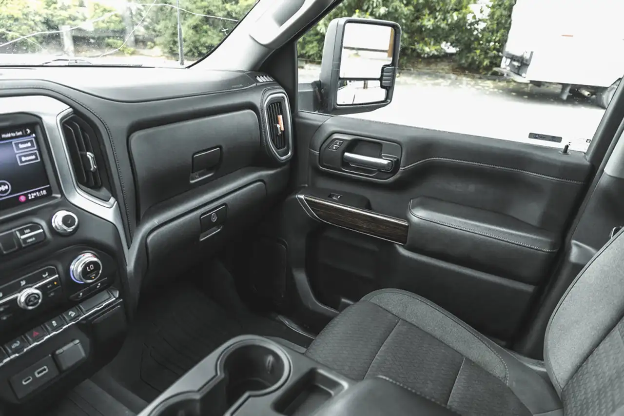 GMC Sierra 3500HD снимка GMC Sierra 3500HD