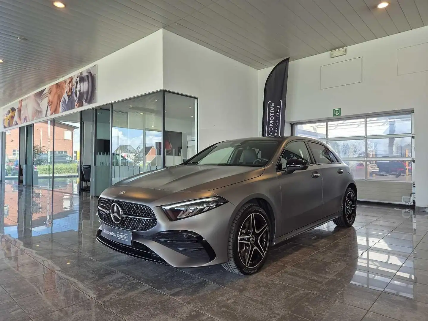Mercedes-Benz A 250 e Hatchback AMG Line | Smartphone Integratie | Ver Gris - 2