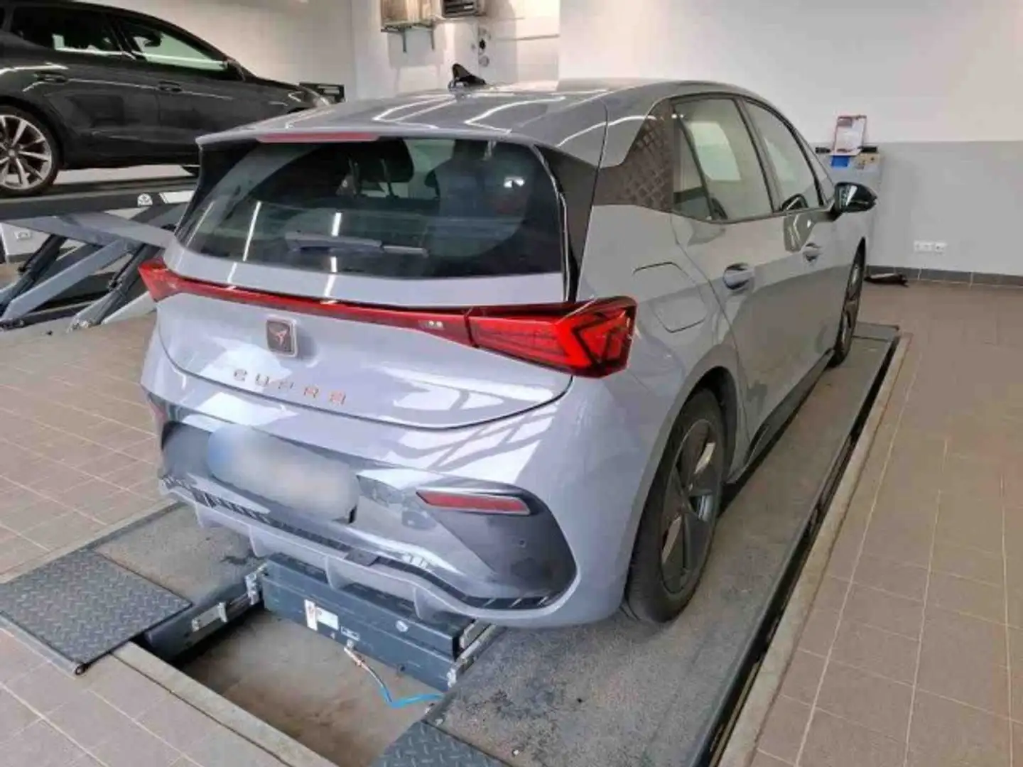 CUPRA Born 1205PS/62kWh CARPLAY+PDC+SPURHALTEASS Klima Grau - 2