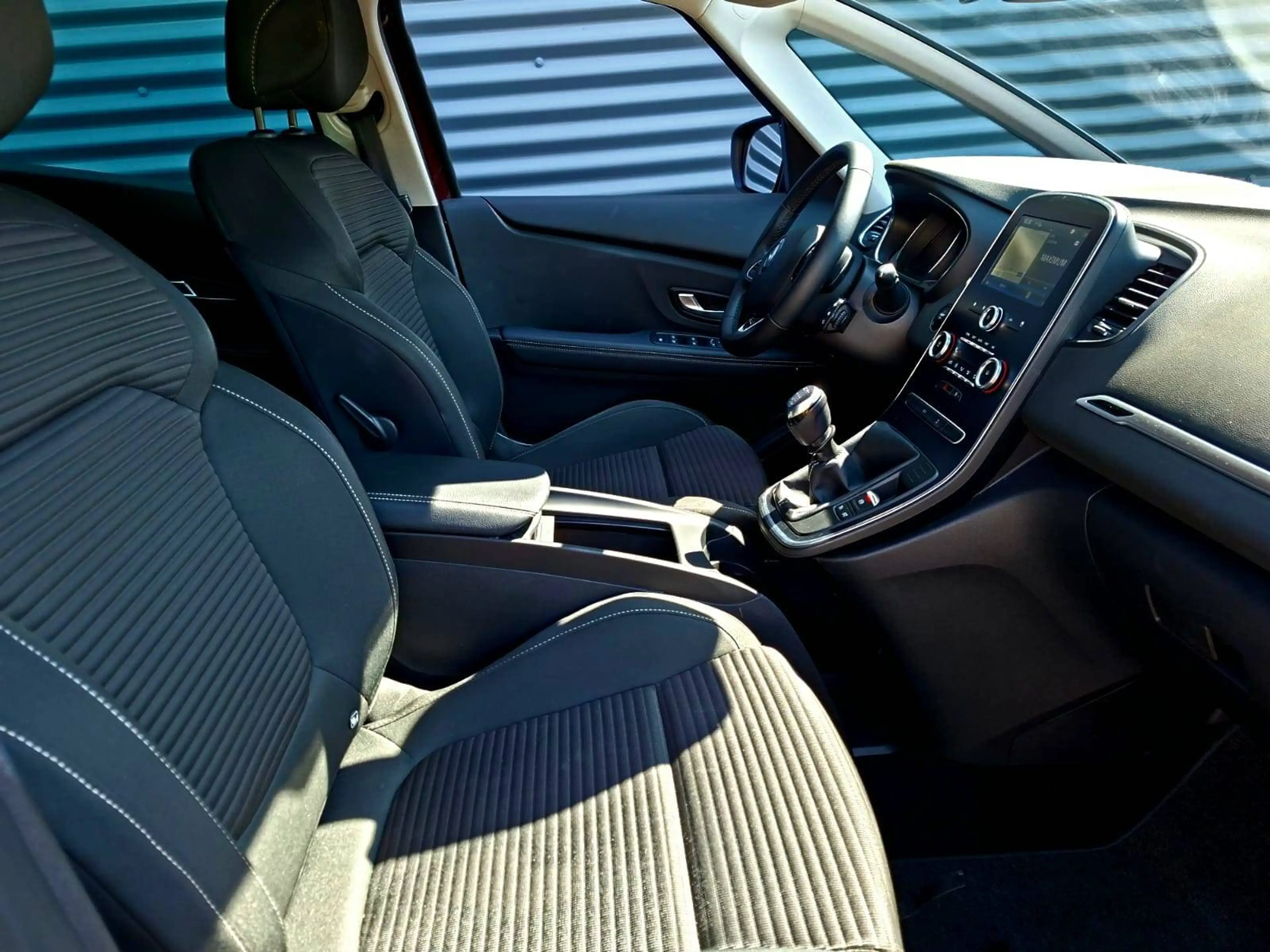 Renault Grand Scenic Grand Scénic 1.33 TCe Corporate Edition GPF — photo 9