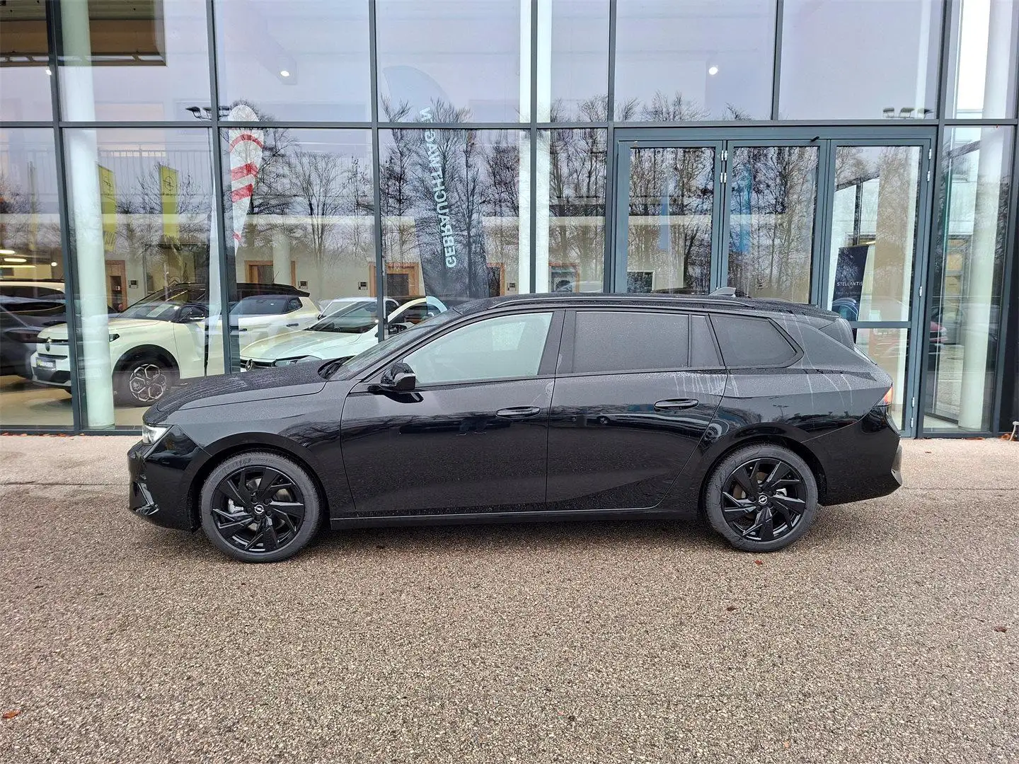 Opel Astra ST 1,2 GS Turbo 130 PS AT8 Schwarz - 2