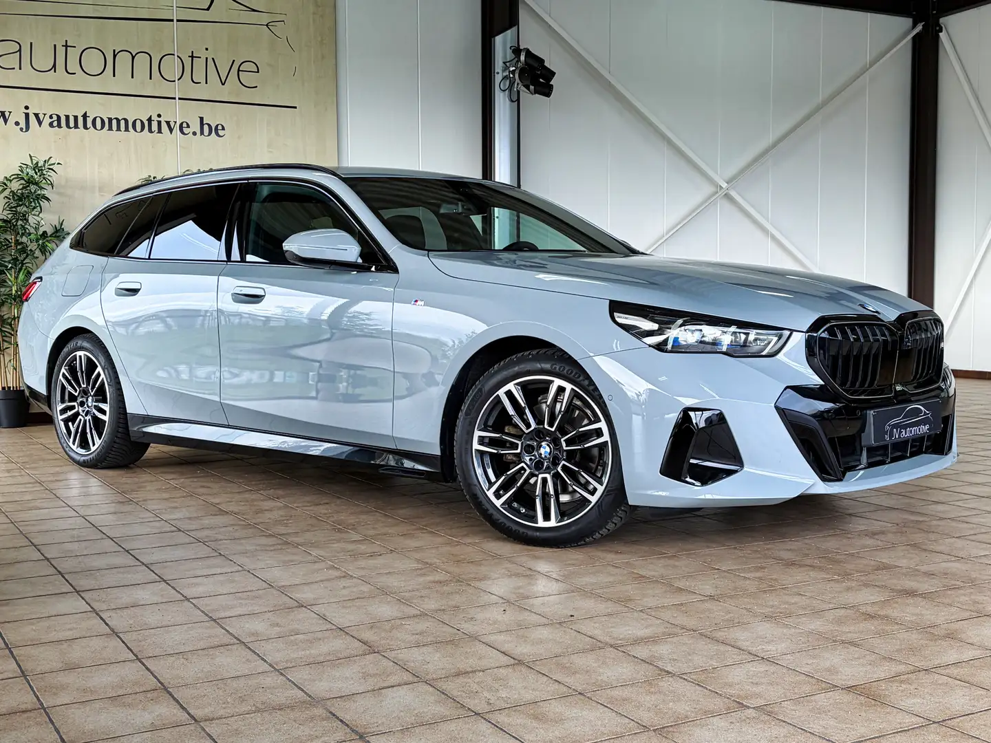 BMW 520 520i Touring * Head-up * Driving assist * Gris - 2