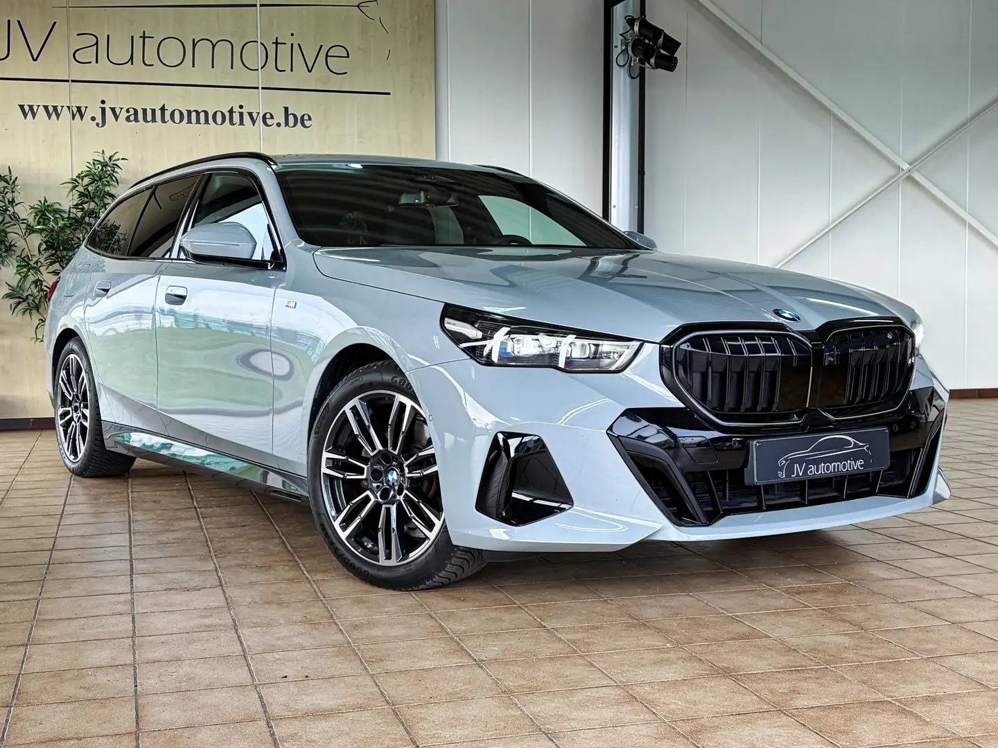 BMW 520 520i Touring * Head-up * Driving assist * Gris - 1