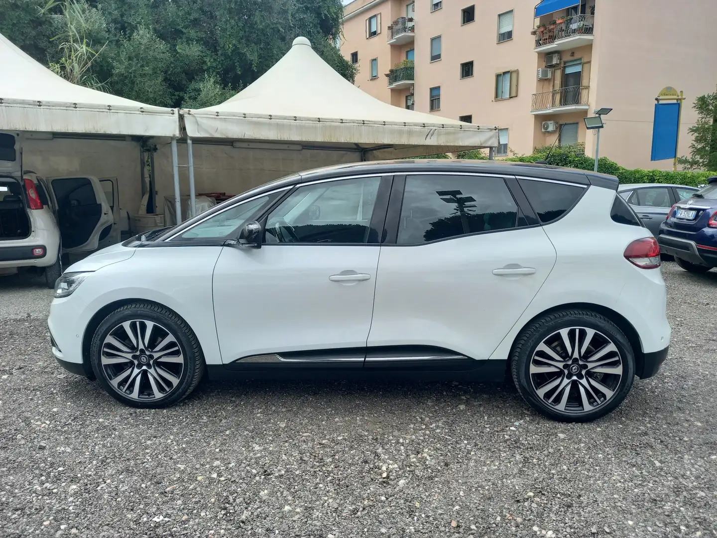 Renault Scenic Scenic IV1.5dci energyhybrid assist InitialeParis Weiß - 2
