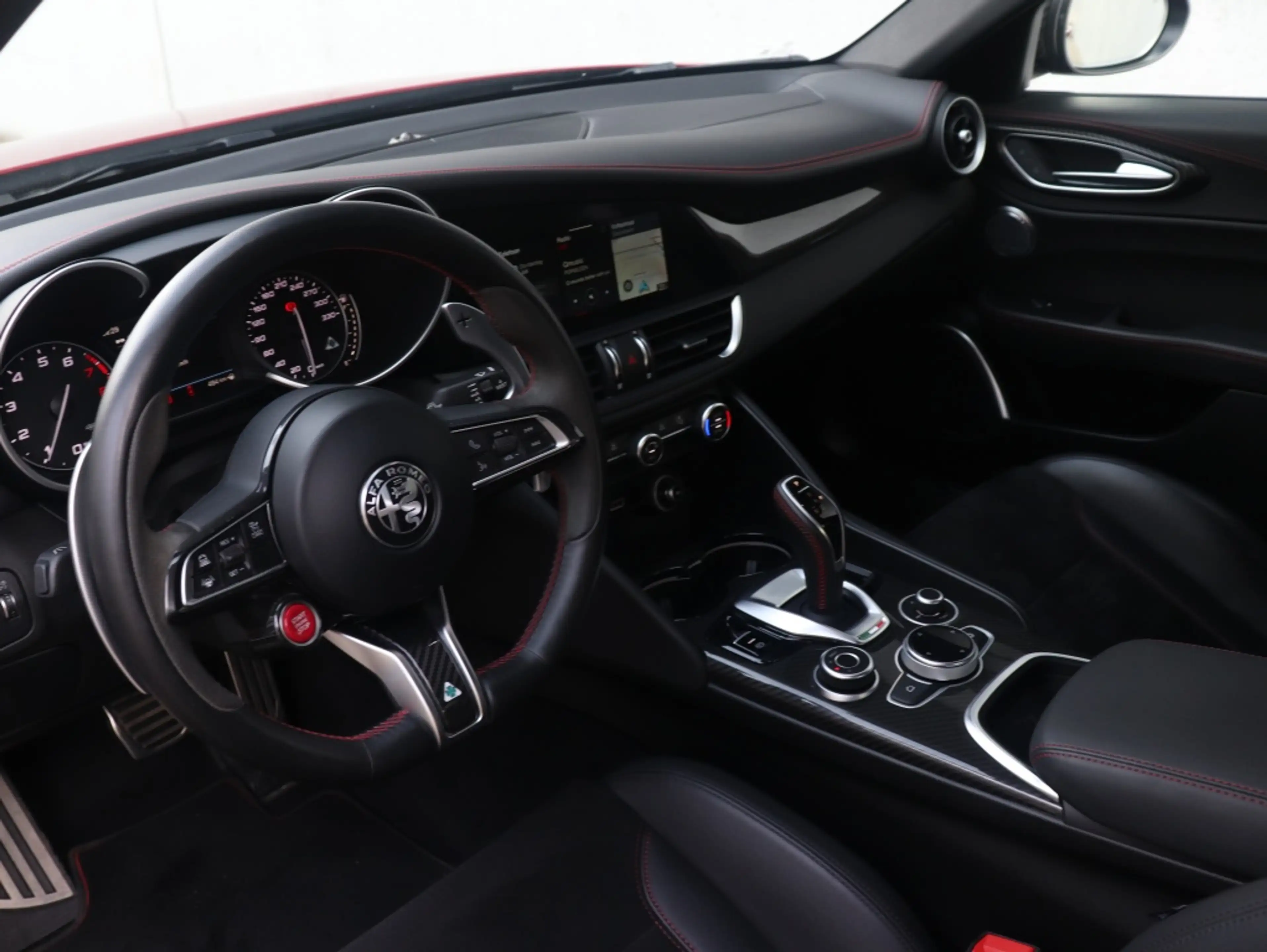 Alfa Romeo Giulia 2.9 V6 Quadrifoglio | Sparco | Carbon | Akrapovic — photo 4