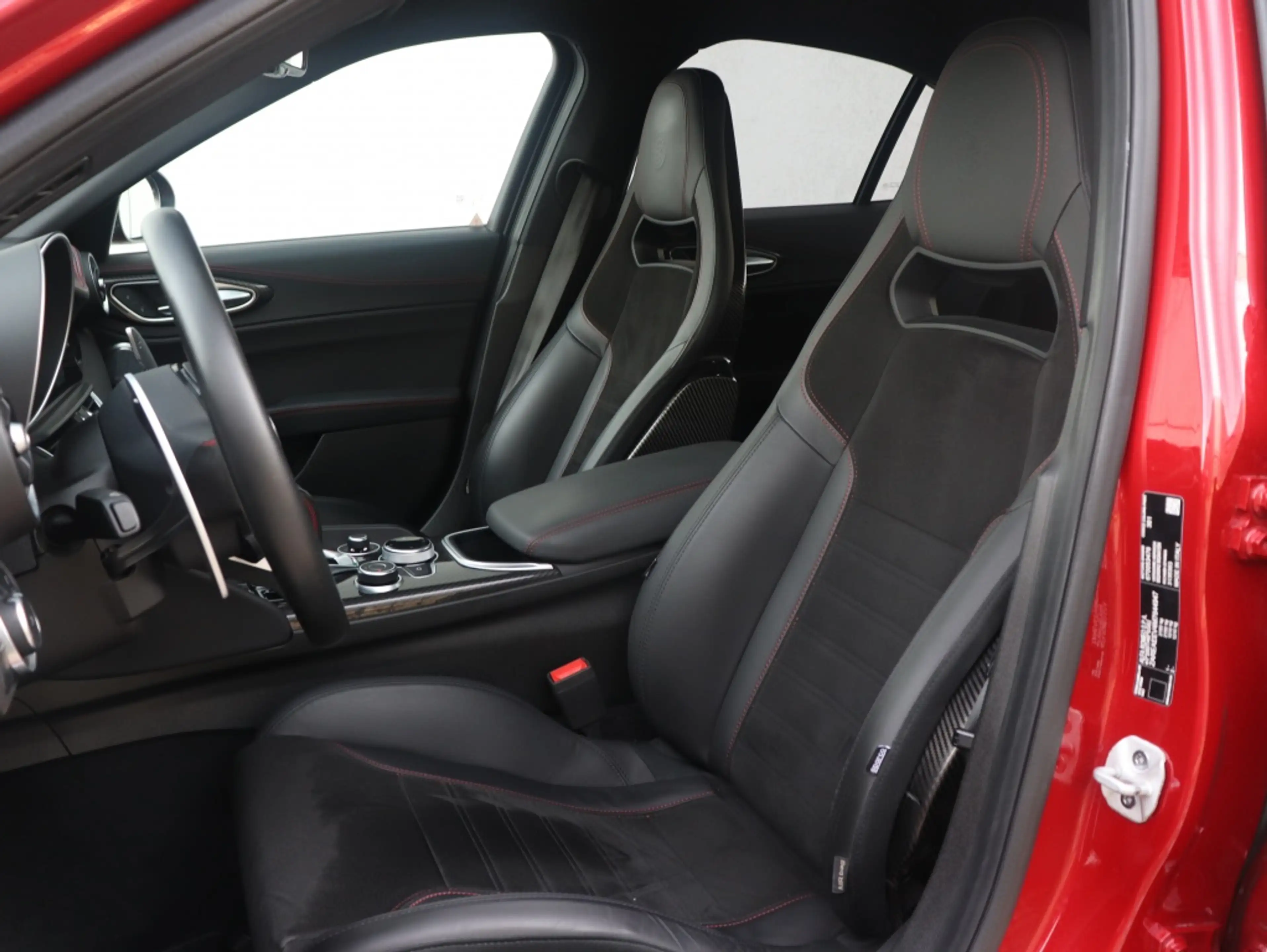 Alfa Romeo Giulia 2.9 V6 Quadrifoglio | Sparco | Carbon | Akrapovic — photo 3