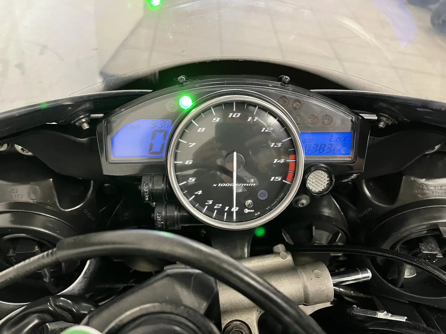 Yamaha YZF-R1 Zwart - 2
