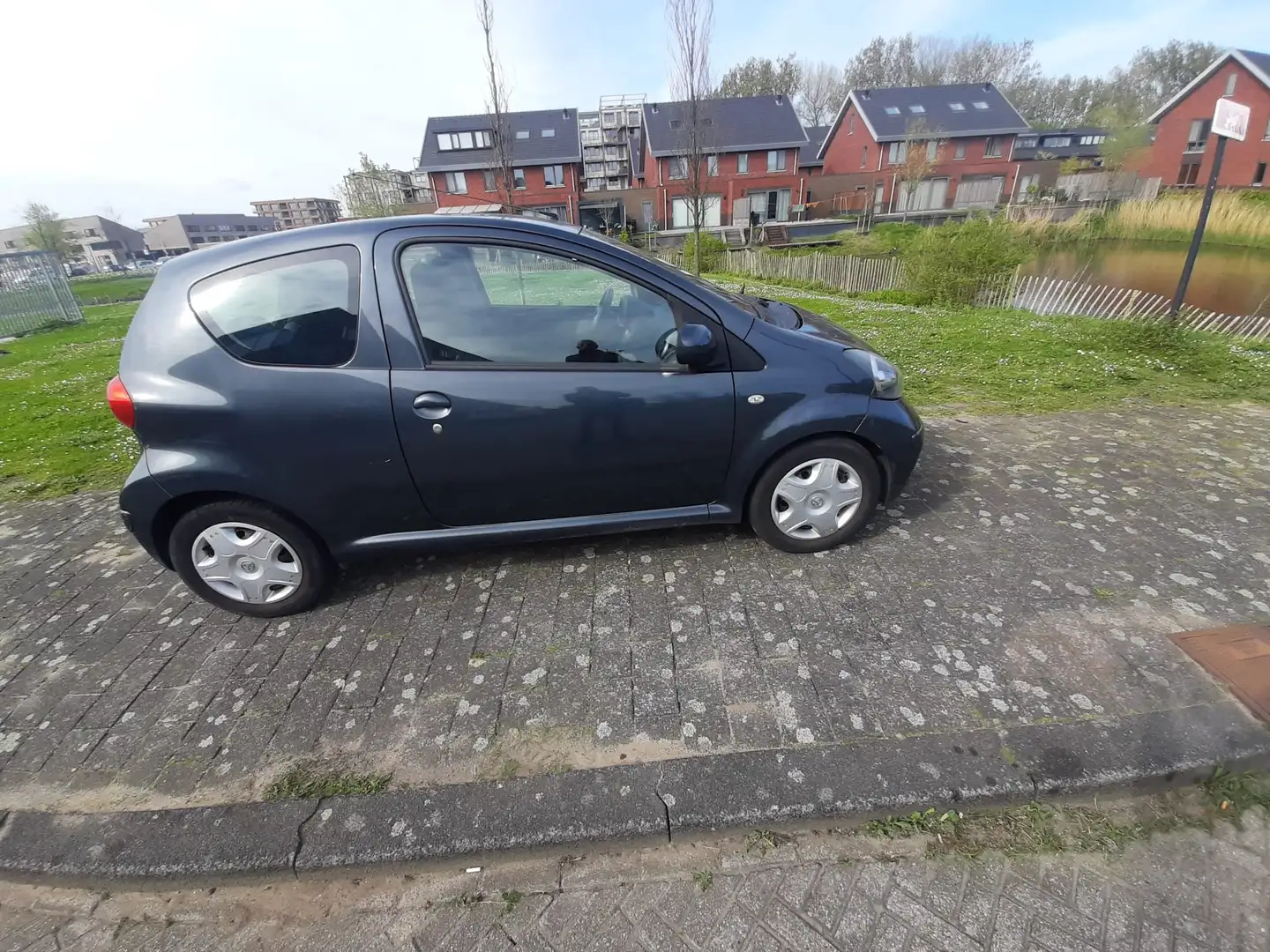 Toyota Aygo 1.0-12V + Gri - 1