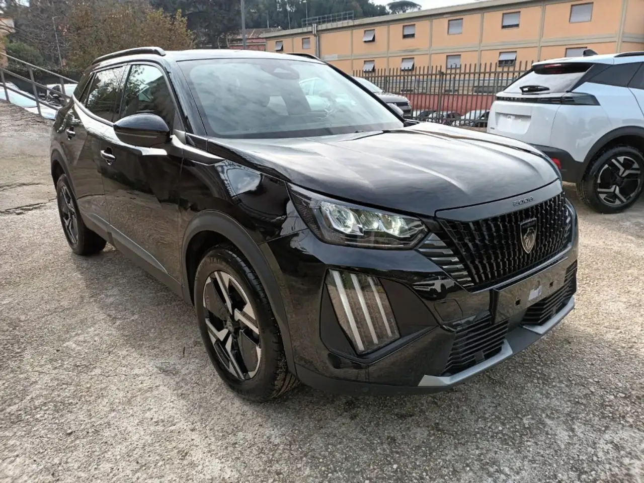 Peugeot 2008 1200 PURETECH ALLURE 100CV CARPLAY VETRI SCURI"17