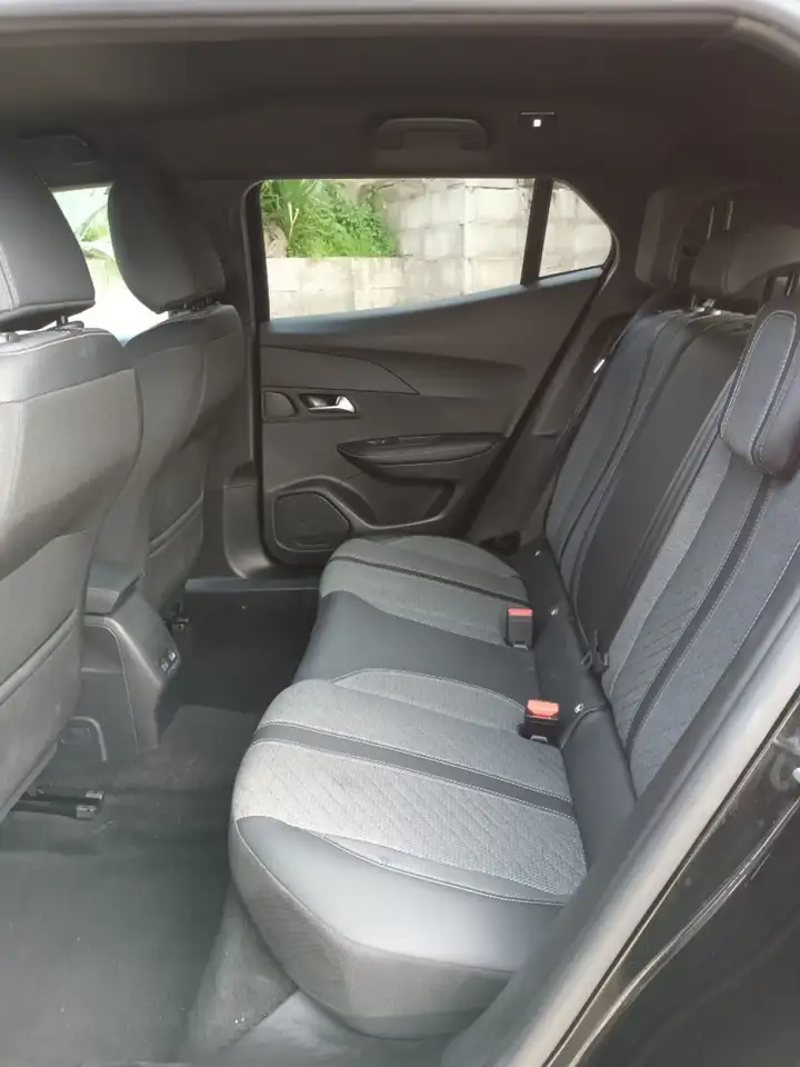 Peugeot 2008 1200 PURETECH ALLURE 100CV CARPLAY VETRI SCURI"17 6