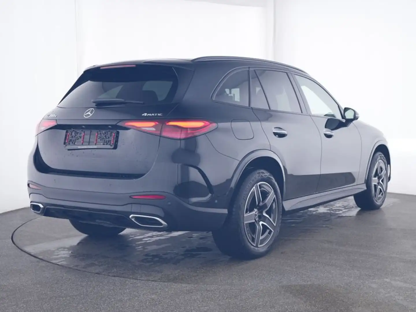 Mercedes-Benz GLC 300 e 4MATIC AMG Plug-In Hybride AMG Line Premium Plus Zwart - 2