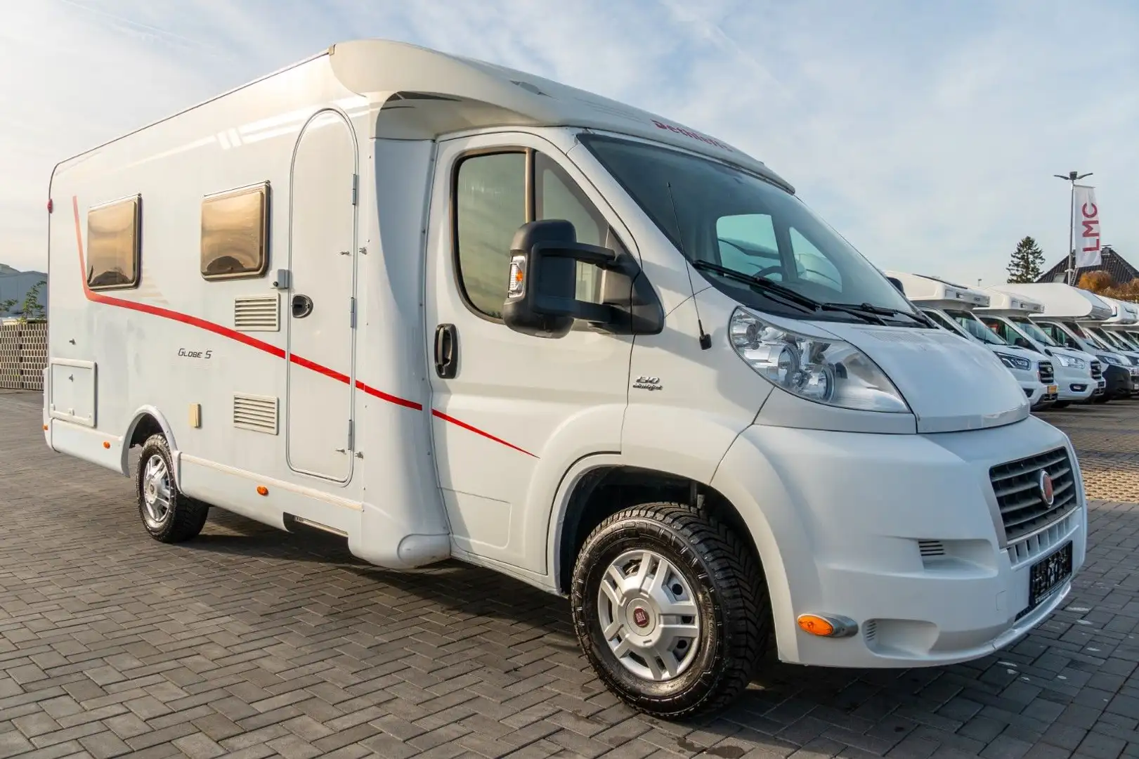 Dethleffs GlobeS-T 685 *Queensb.*Radio*GJR15"*El.-Trittst. Weiß - 1