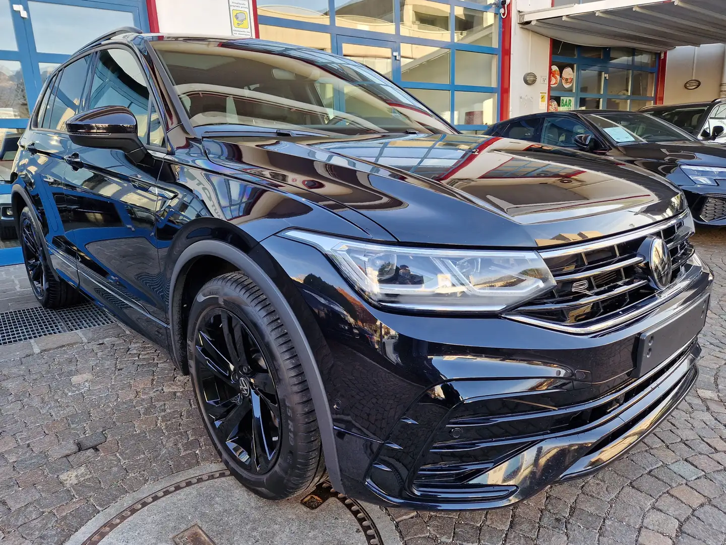 Volkswagen Tiguan 2.0 TDI 200Cv R-LineBlack 4Mot. ACC DigCock Matrix Nero - 2