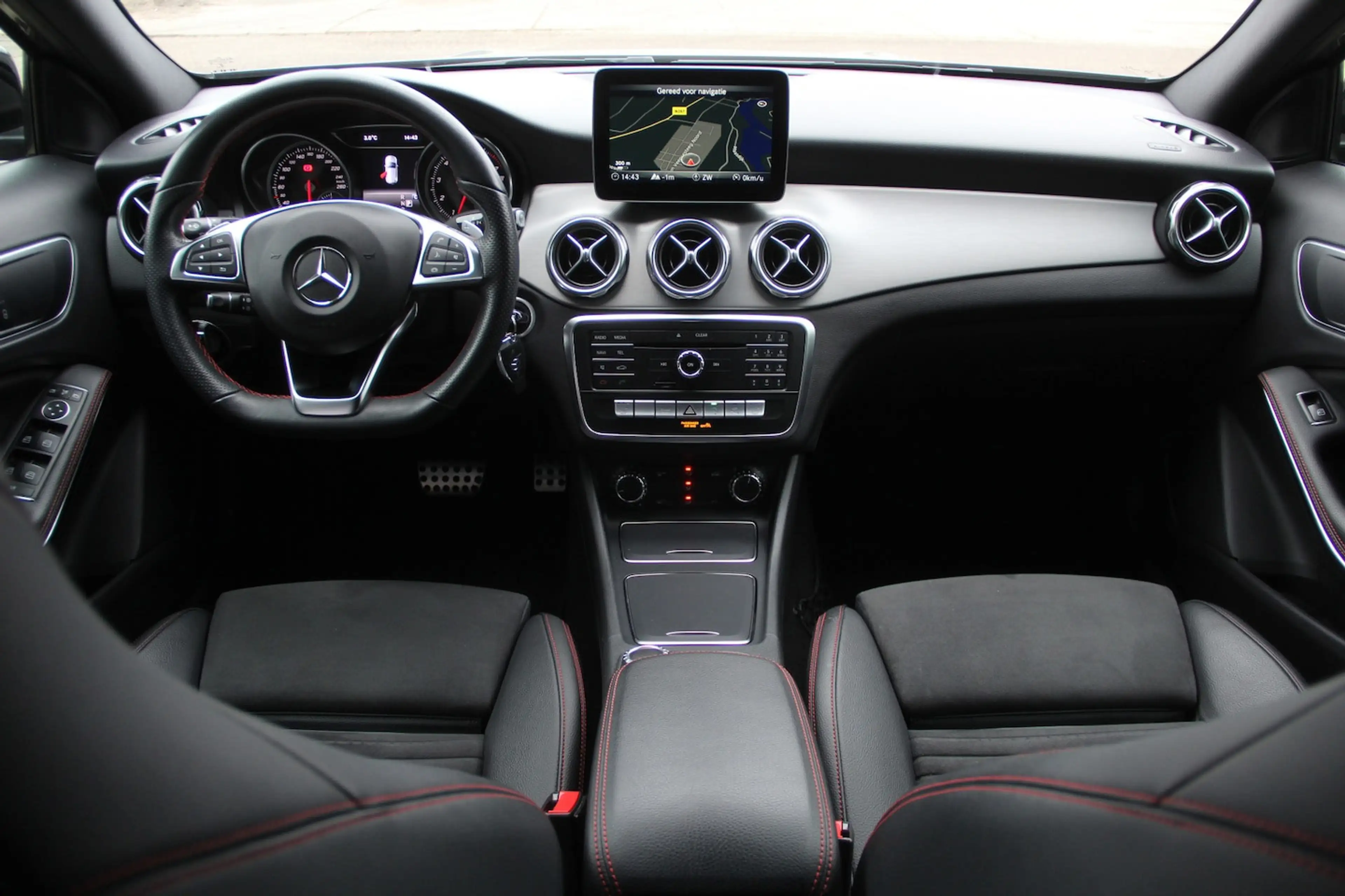 Mercedes-Benz GLA 200 AMG Line | NIGHT PAKKET| LED KOPLAMPEN |CARPLAY | — photo 12