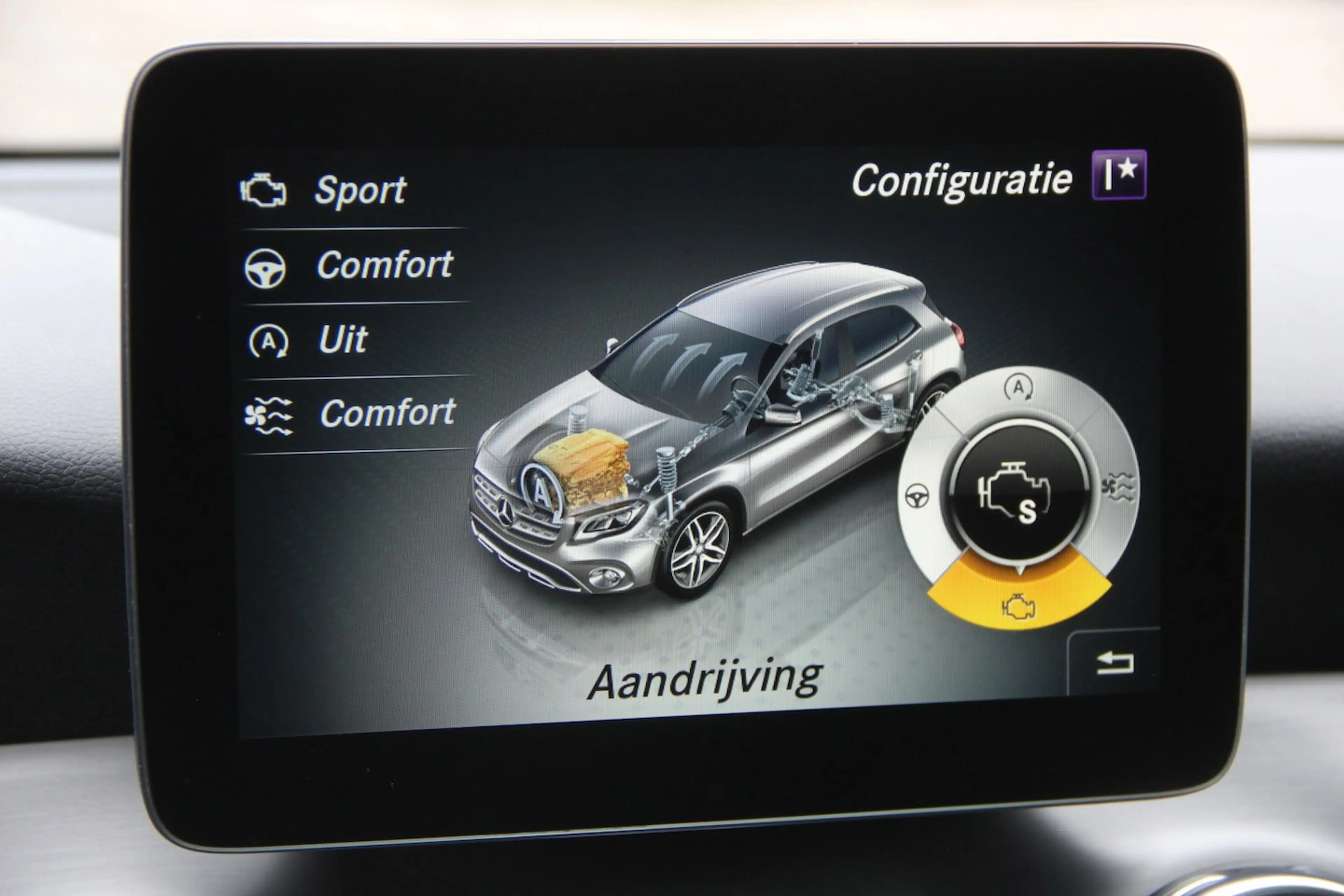 Mercedes-Benz GLA 200 AMG Line | NIGHT PAKKET| LED KOPLAMPEN |CARPLAY | — photo 18