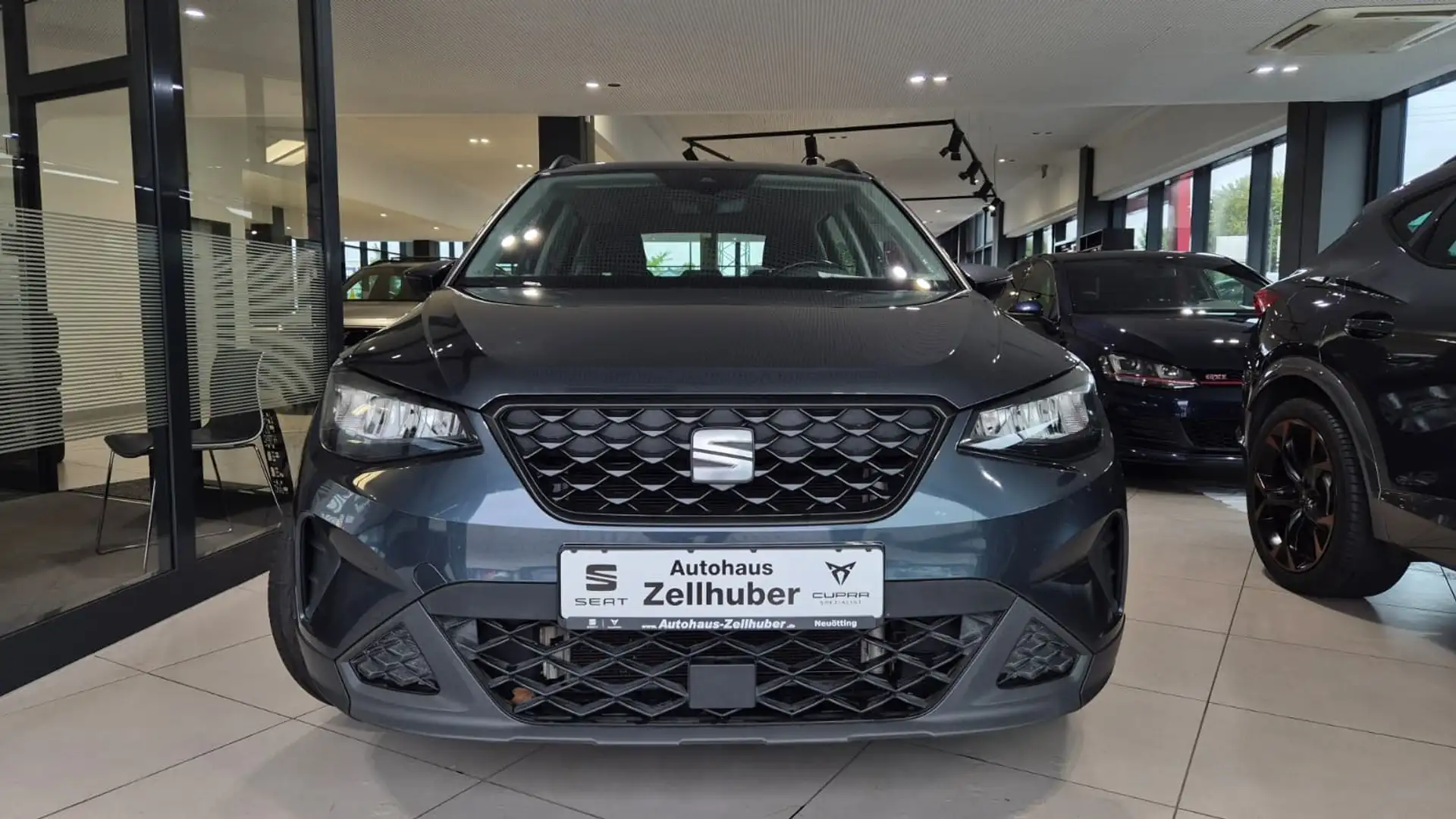 SEAT Arona 1.0 TSI Style *ACC*Navi*Klimaautomatik* Grau - 2