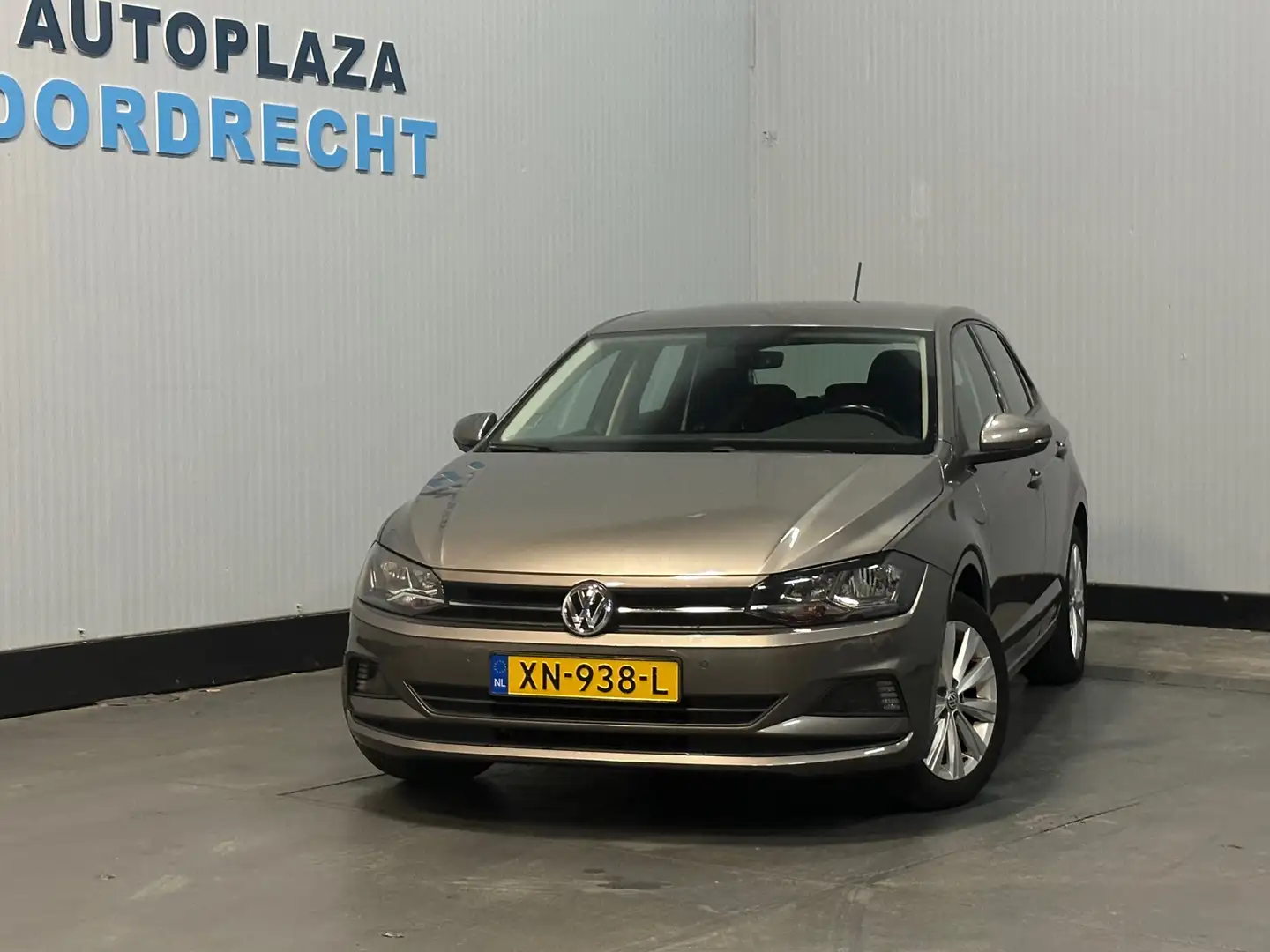 Volkswagen Polo 1.0 TSI Beats PDC/ CLIMA /NAVI Gris - 2