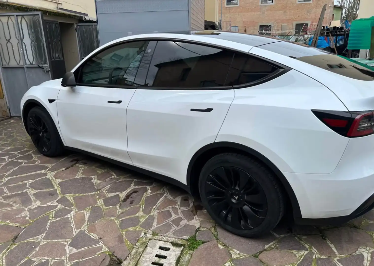 Tesla Model Y Single Motor rwd - 1