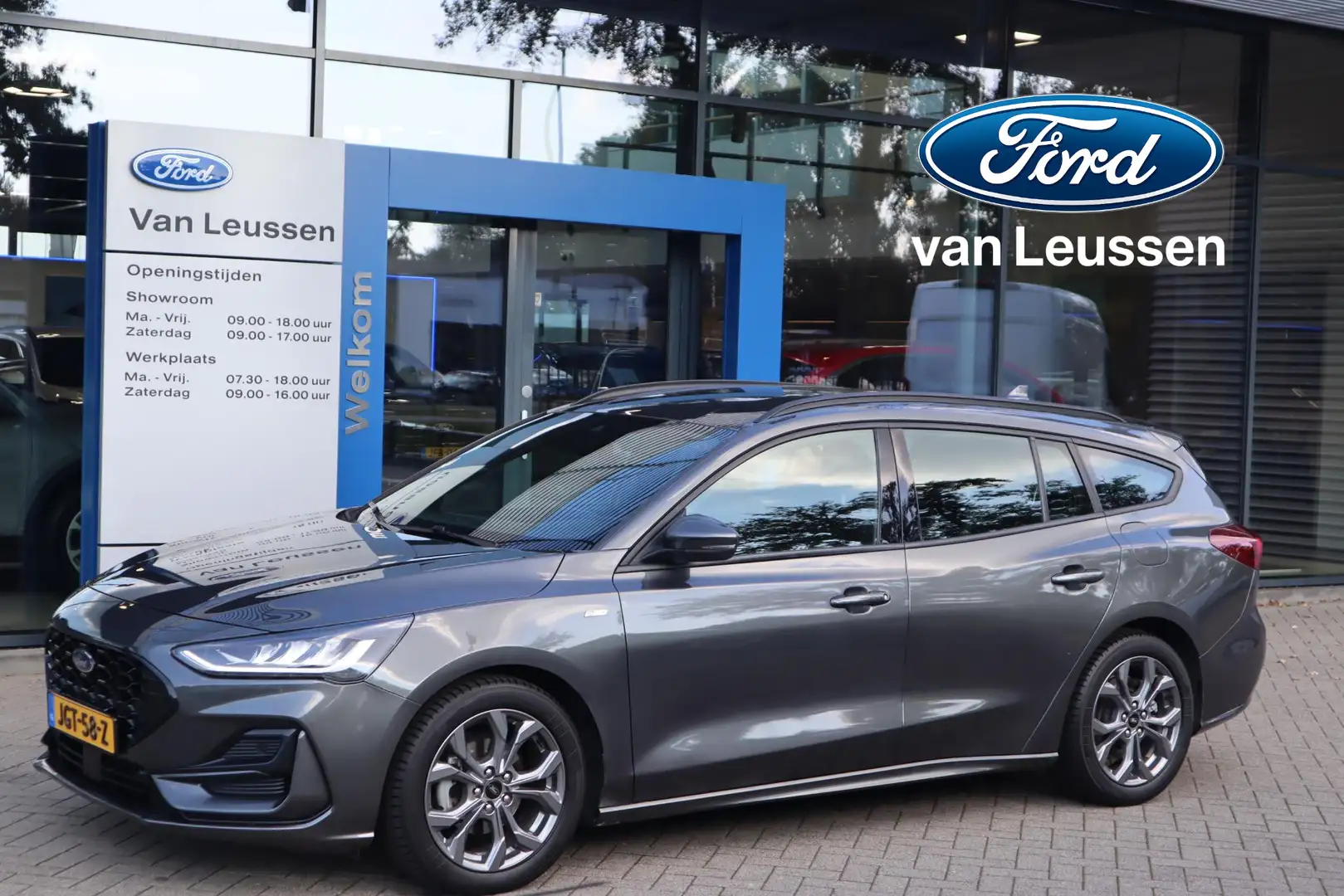 Ford Focus Wagon 125PK HYBRID ST-LINE AUTOMAAT ANDROID/APPLE Grijs - 1