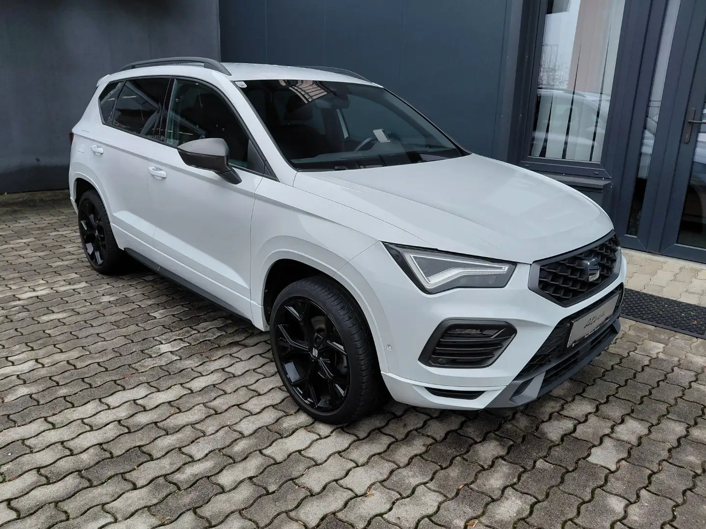 SEAT Ateca FR 1.5 TSI ACT DSG, AHV 19" Alcantara Weiß - 1