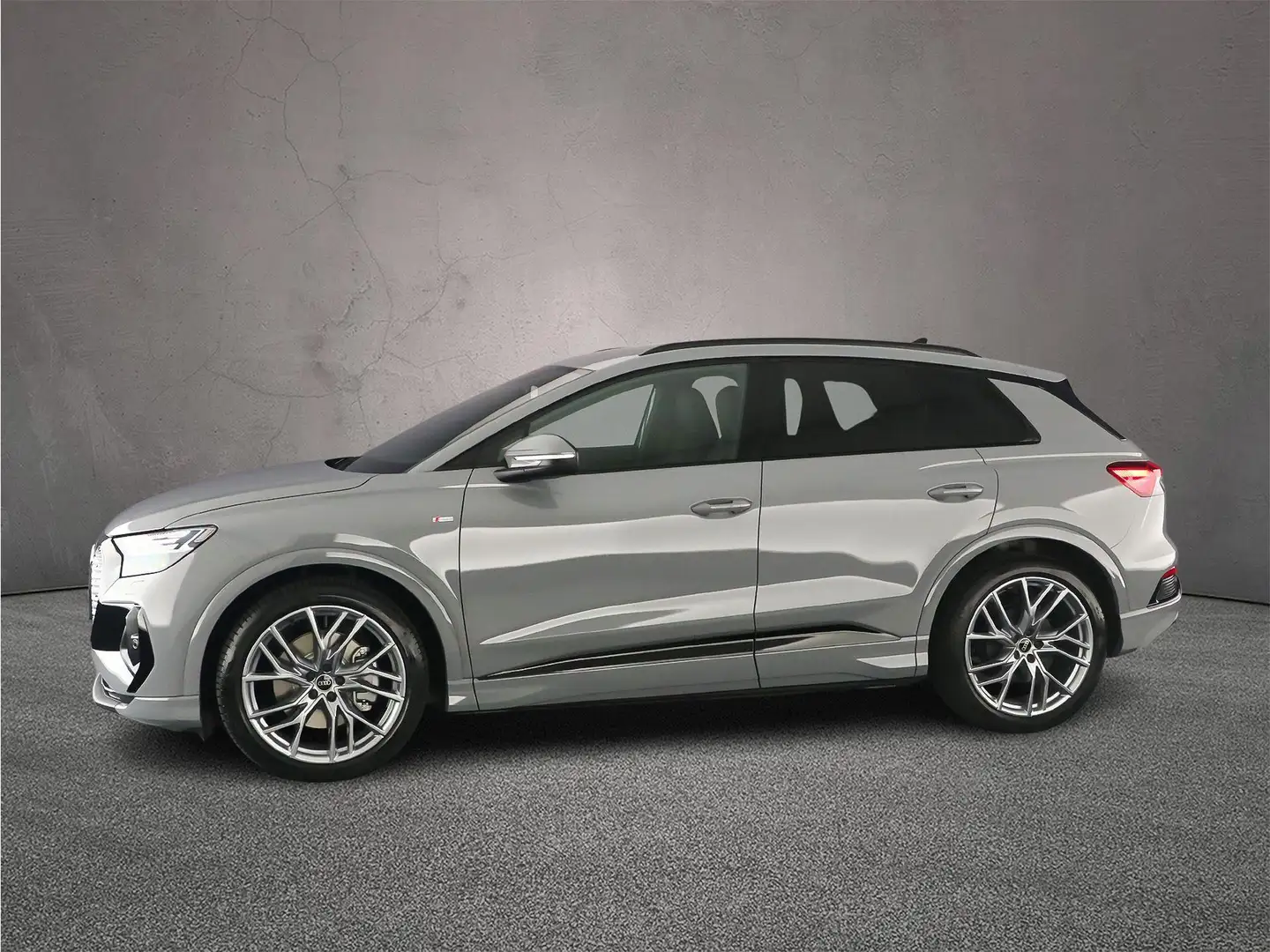 Audi Q4 e-tron 45 quattro S Edition 82 kWh Grijs - 2