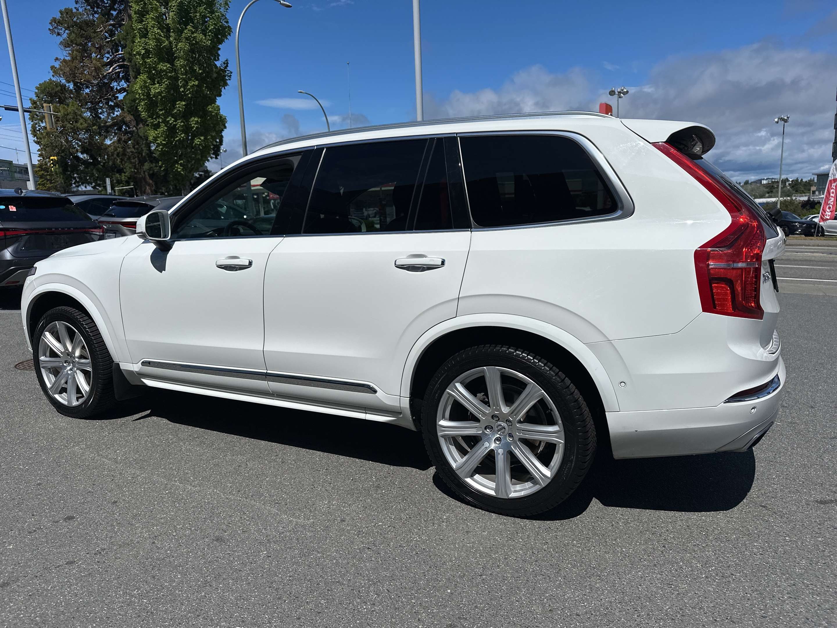 2018 Volvo XC90 T6 AWD Inscription | BC Vehicle | alt 4