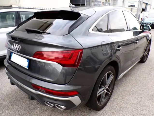 Audi SQ5 view 8
