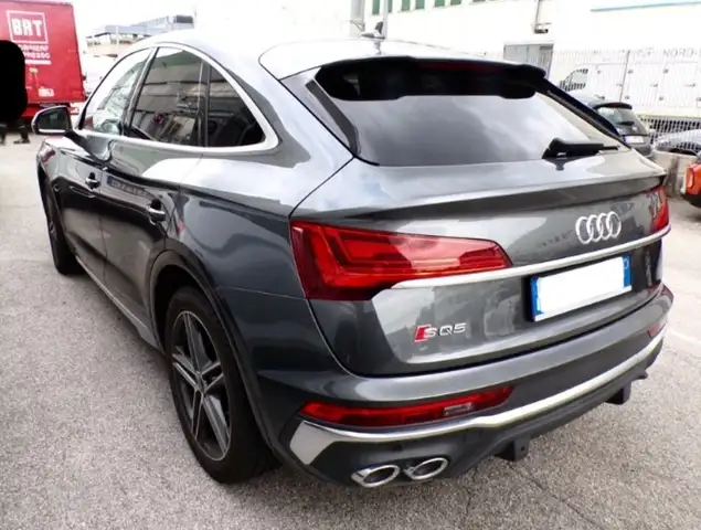 Audi SQ5 view 9