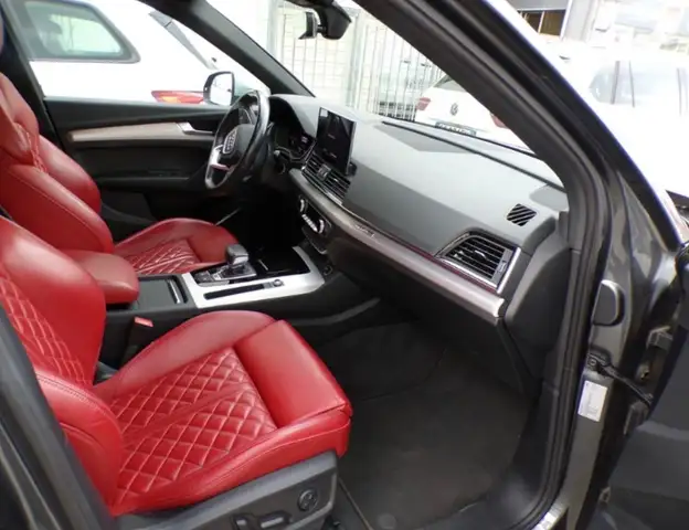 Audi SQ5 view 6