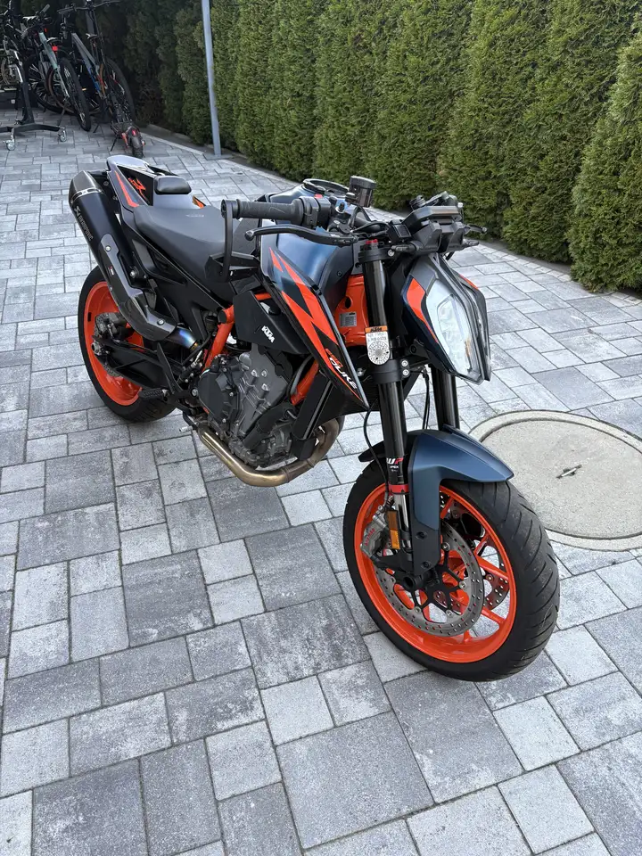 KTM 890 Duke R