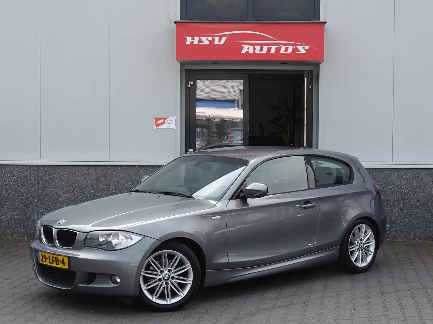 BMW 118 1-serie 118i Business Line M-sport airco navi crui Grijs - 1