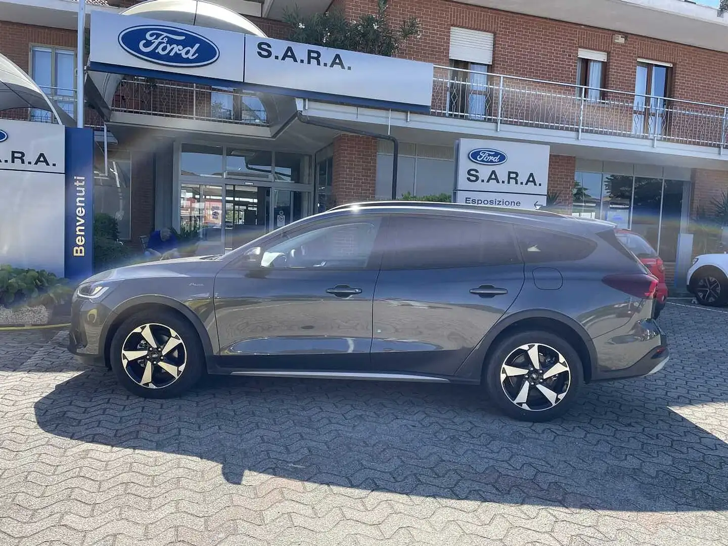 Ford Focus 4ª serie 1.0 EcoBoost Hybrid 125 CV SW ST-Line X Grigio - 2