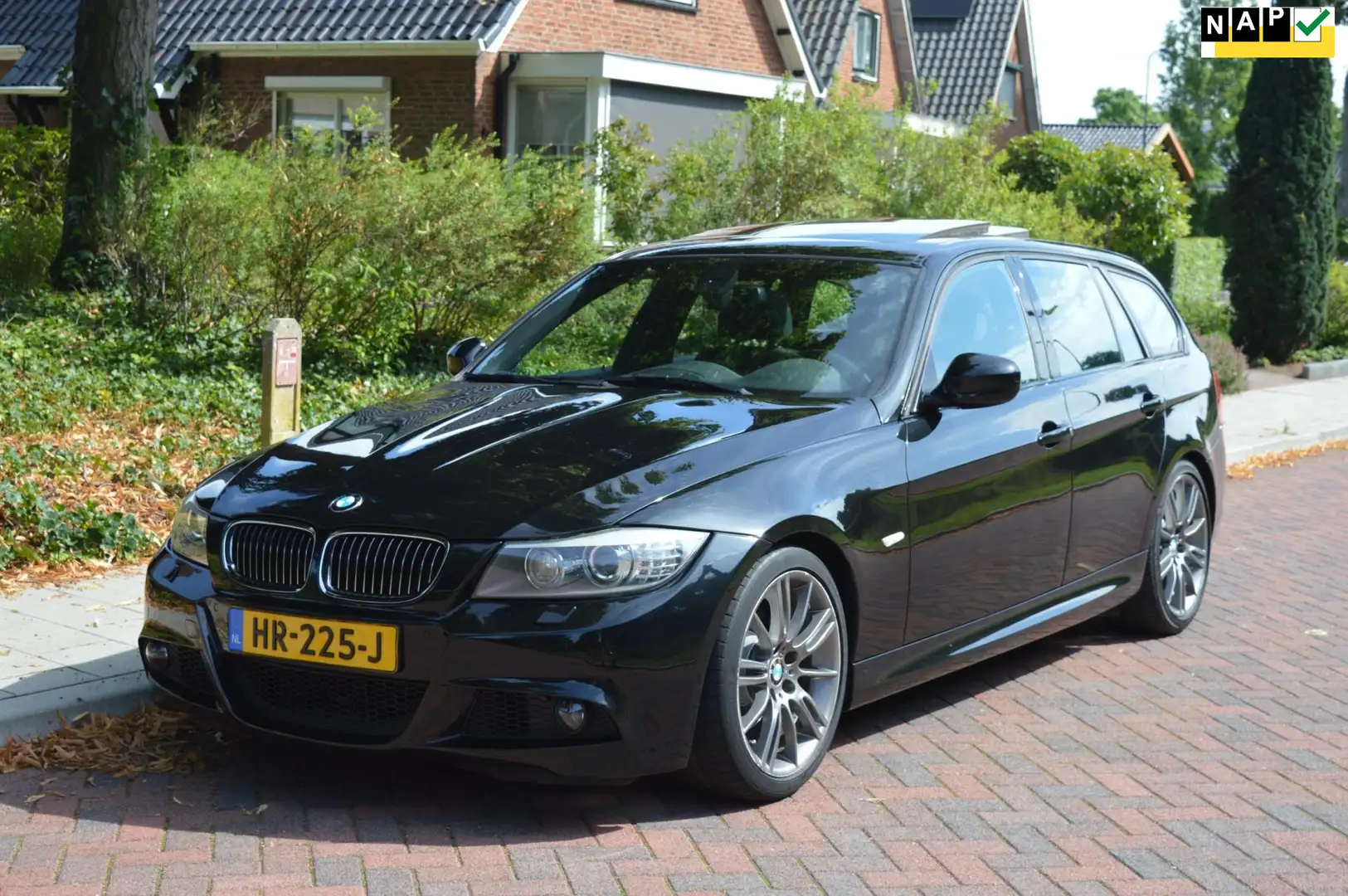 BMW 325 3-serie Touring 325i M Pakket/panorama/youngtimer Zwart - 1