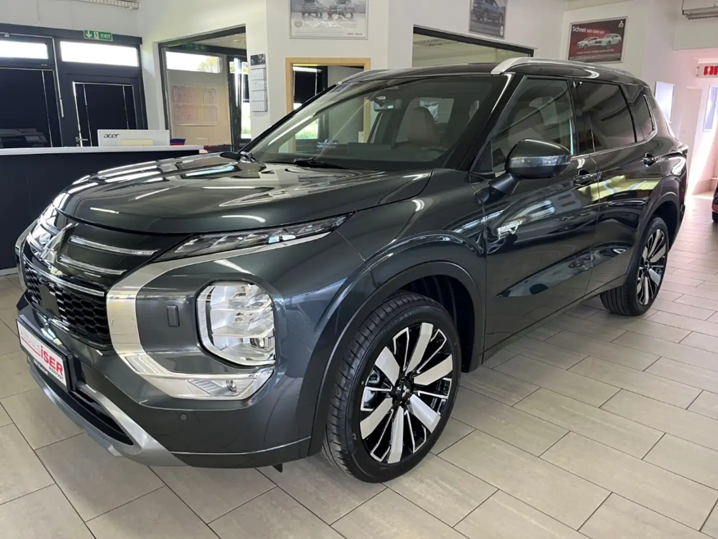 Mitsubishi Outlander Top 2Tone Luxury Digitales Cockpit Navi HUD Grau - 2