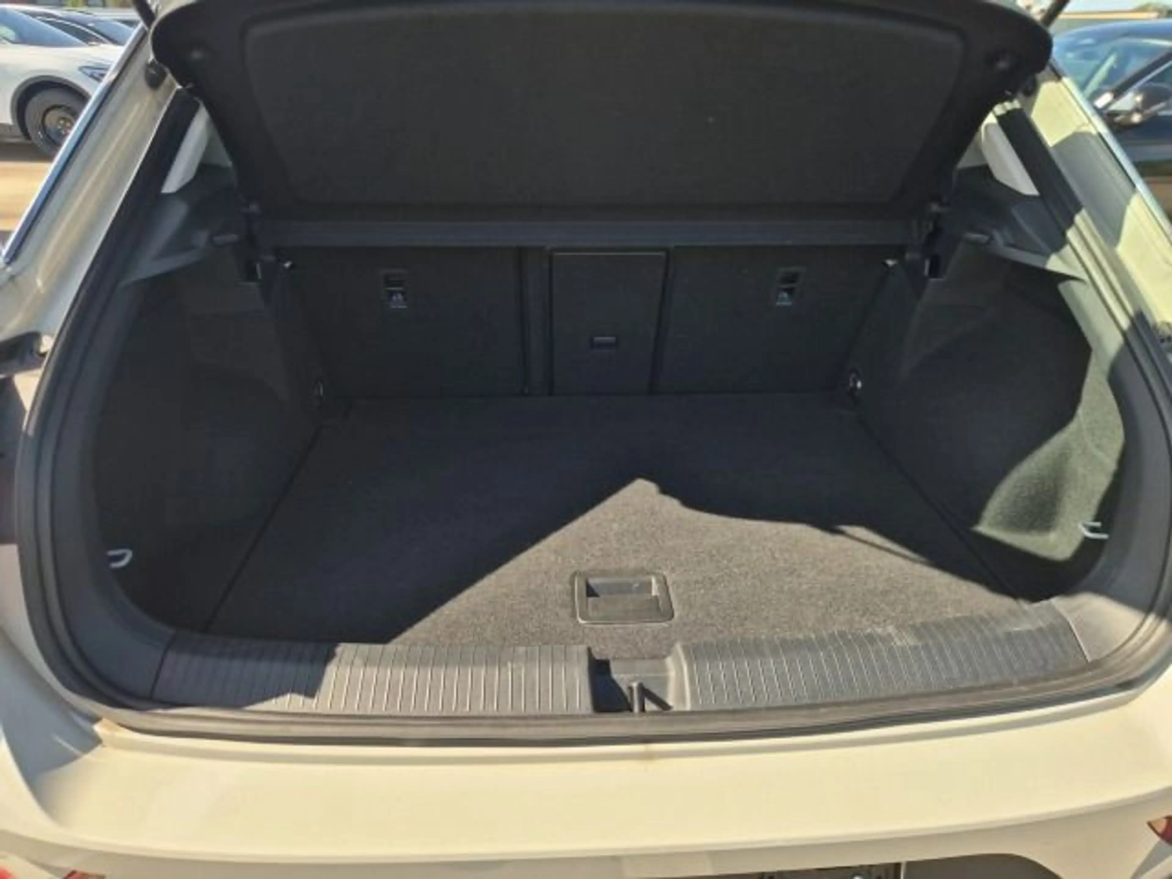 Volkswagen T-Roc 1.0 TSI Life AHK LED DigCockpit Kamera ACC — photo 7