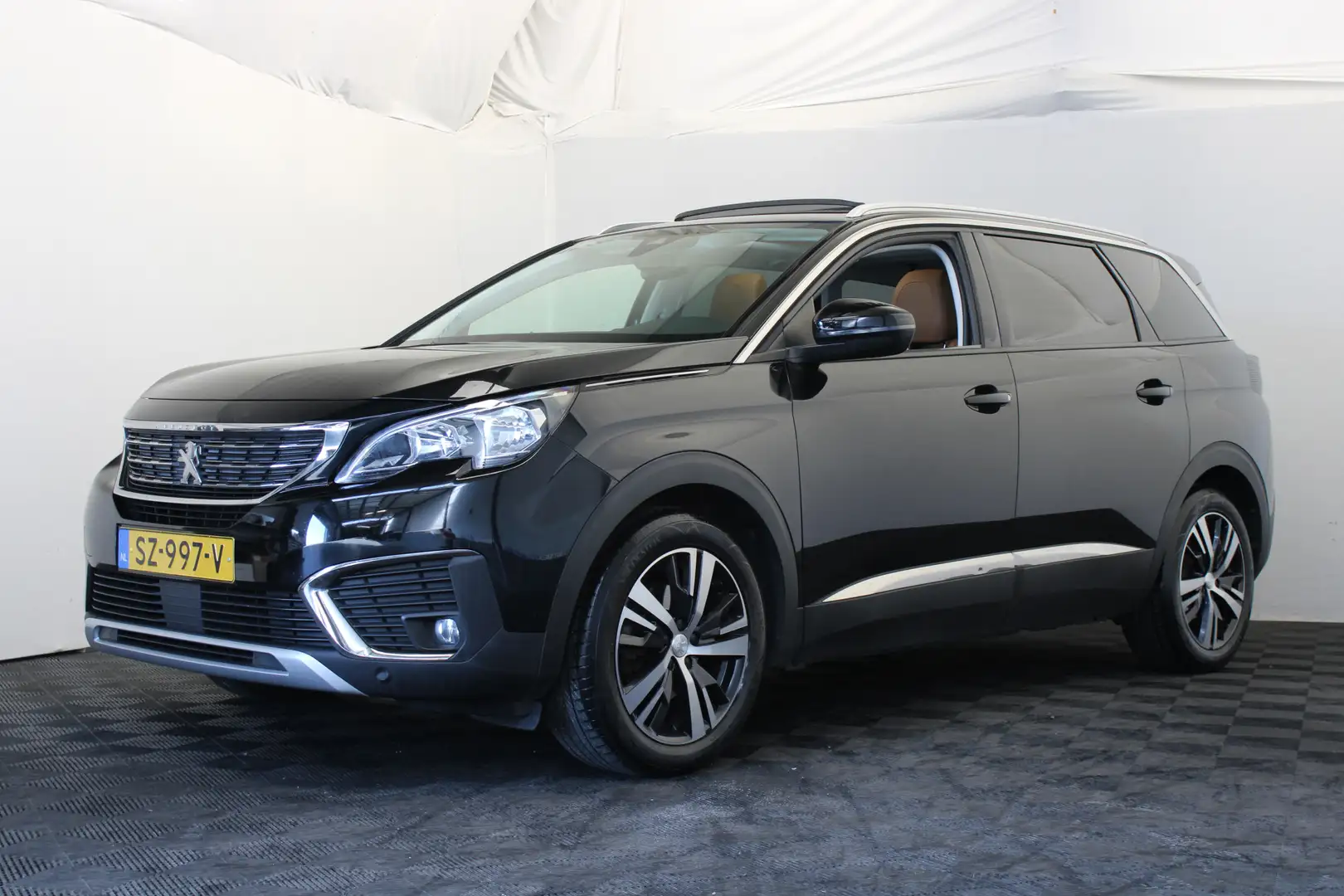 Peugeot 5008 1.2 PureTech Allure |Pano|Leder|Trekhaak| Zwart - 1