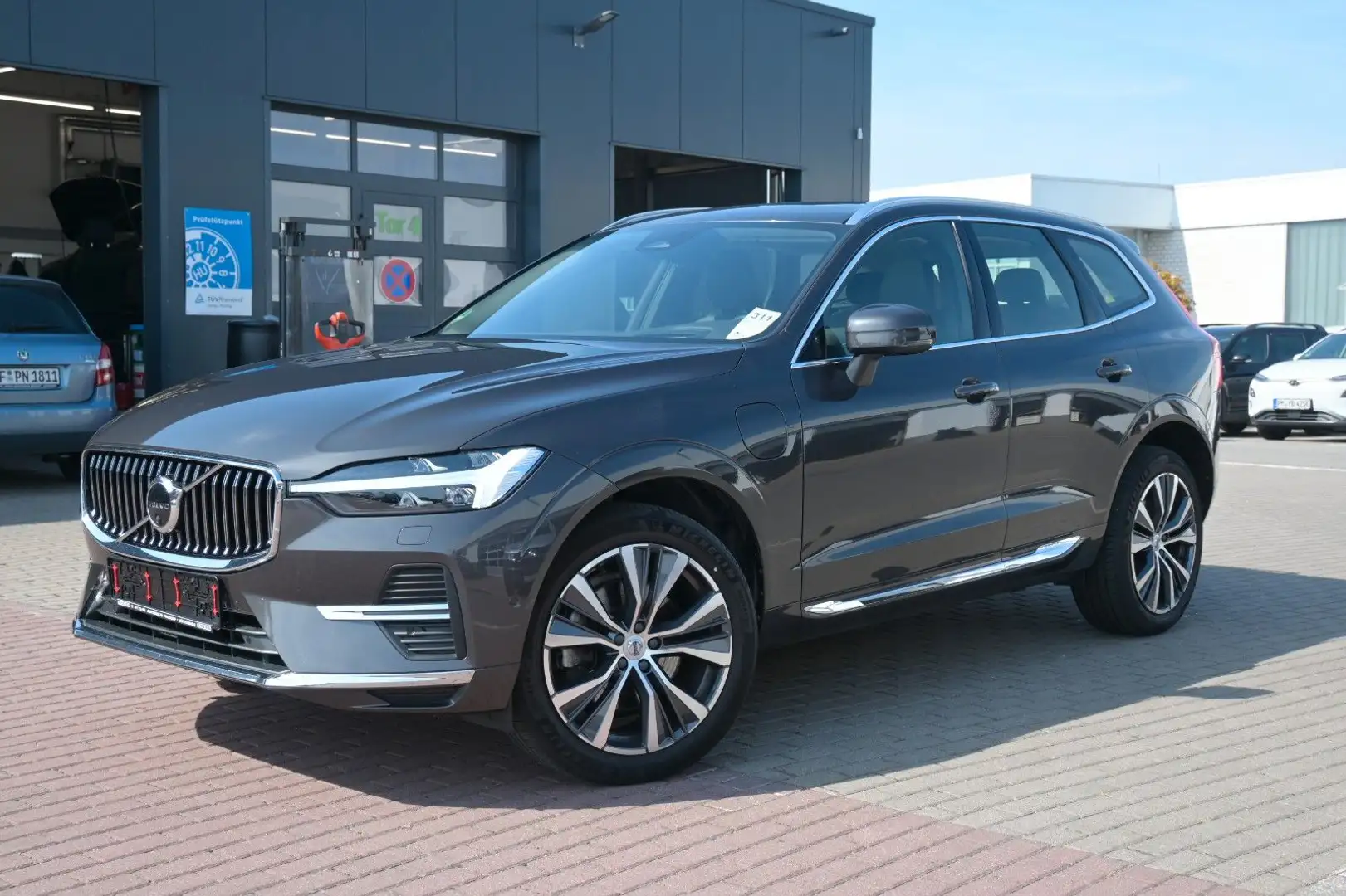 Volvo XC60 T6 Inscript. PHEV MAPS*HUD*Connect Edi*360° Grau - 1