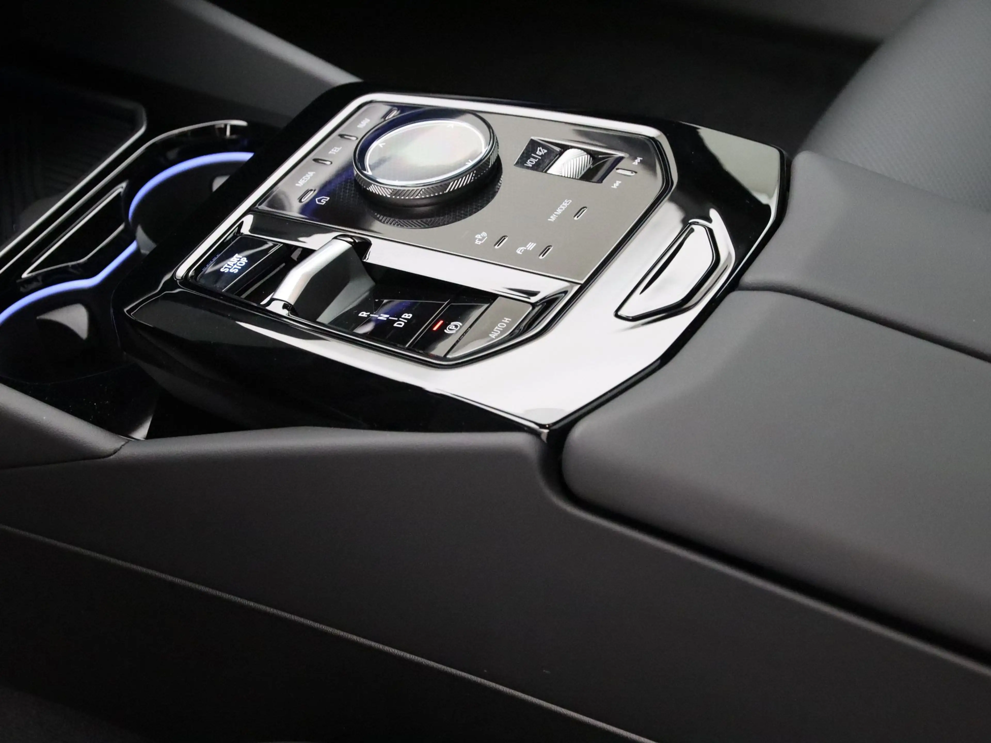 BMW i5 Sedan eDrive 40 M Sport Pro — photo 12