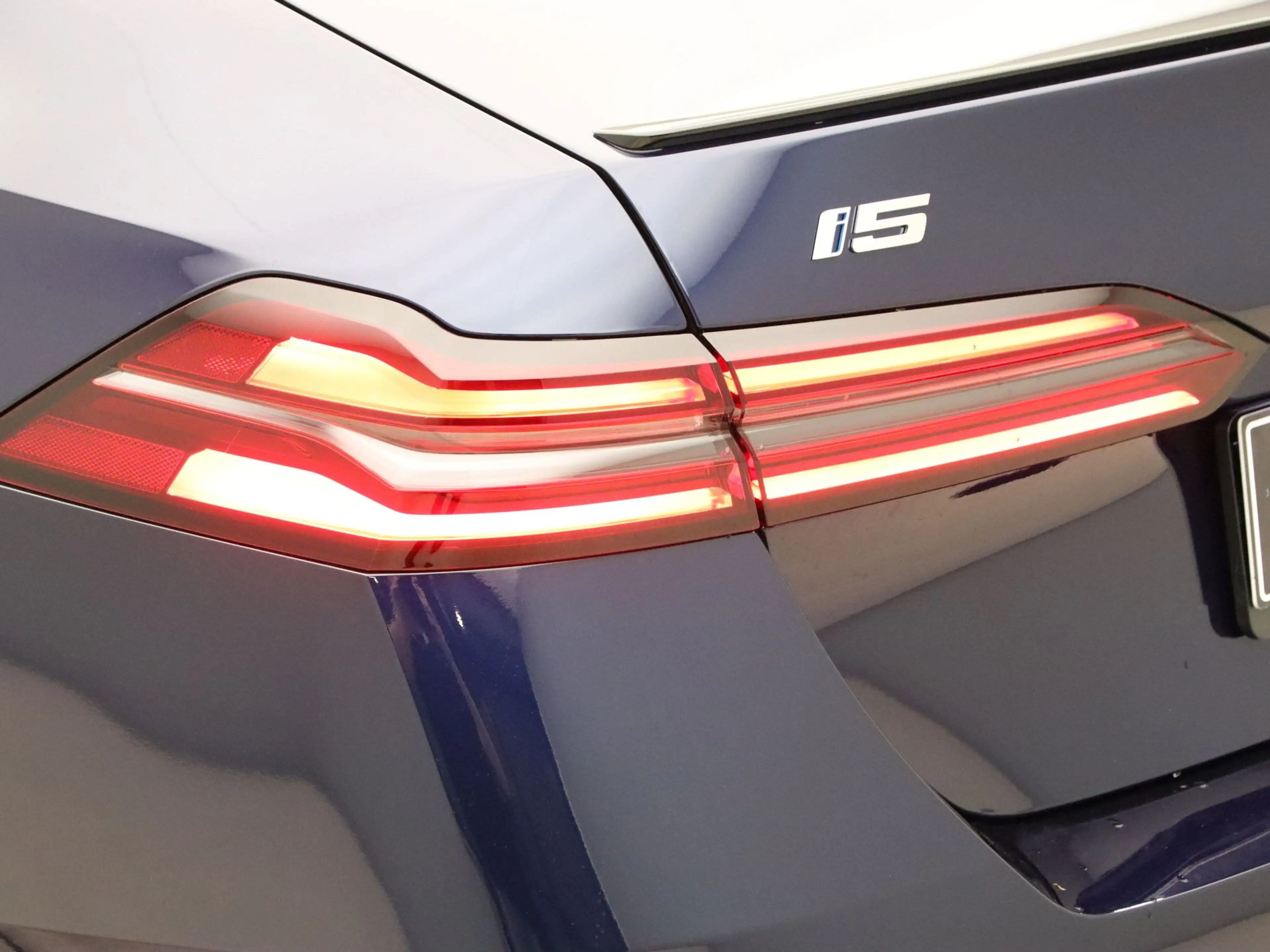 BMW i5 Sedan eDrive 40 M Sport Pro — photo 9