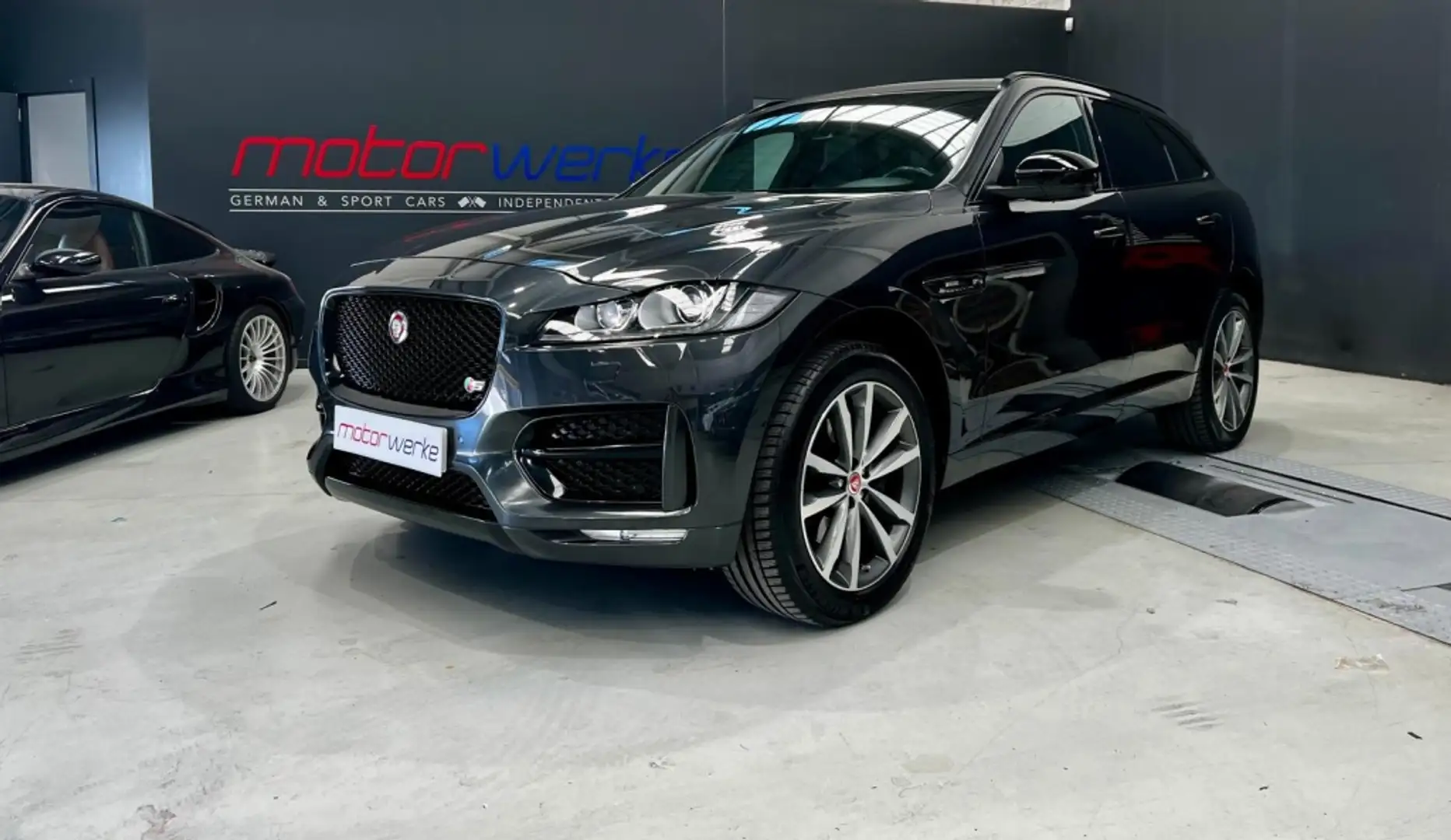 Jaguar F-Pace 3.0TDV6 R-Sport Aut. AWD Gris - 1