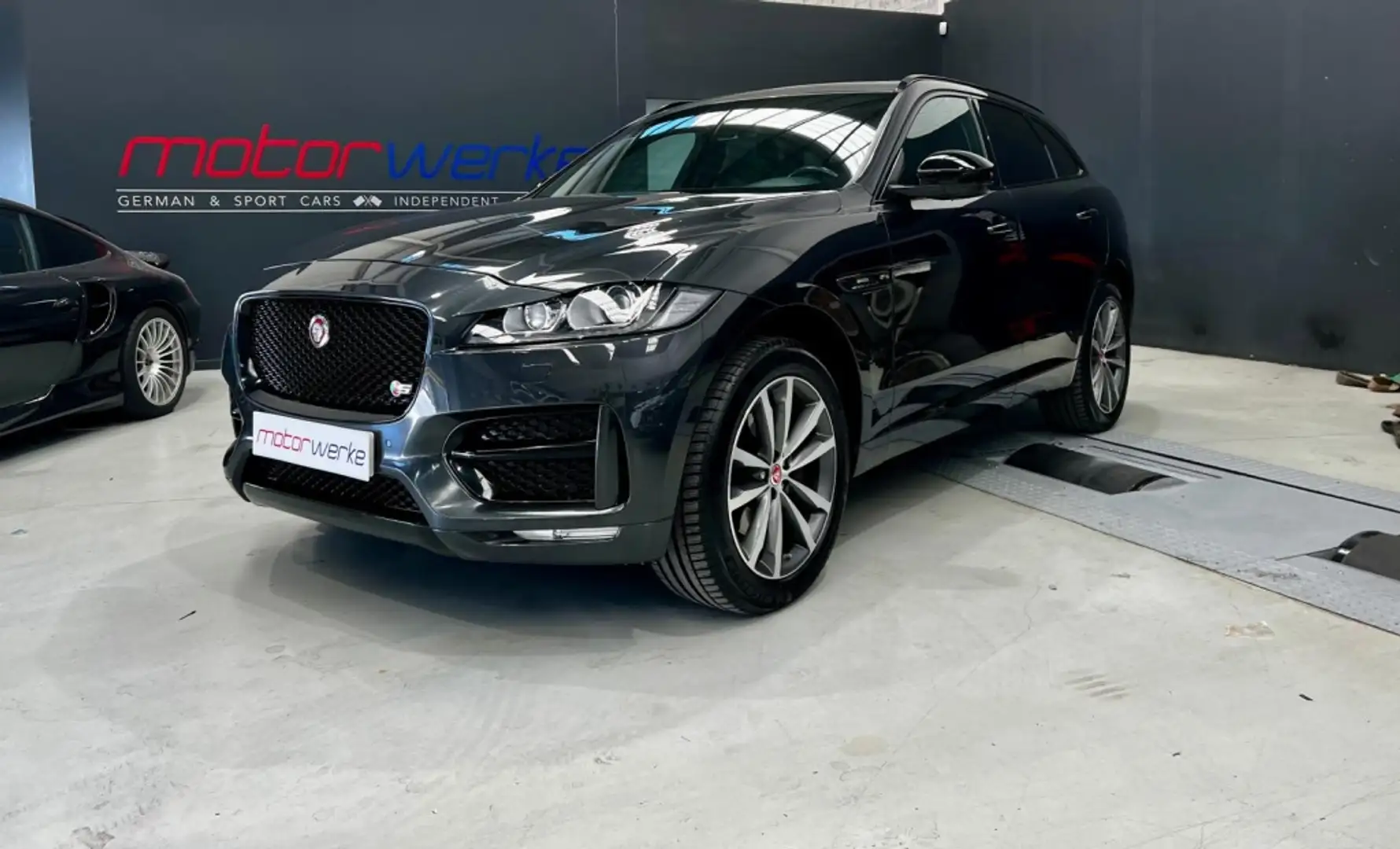Jaguar F-Pace 3.0TDV6 R-Sport Aut. AWD Gris - 2