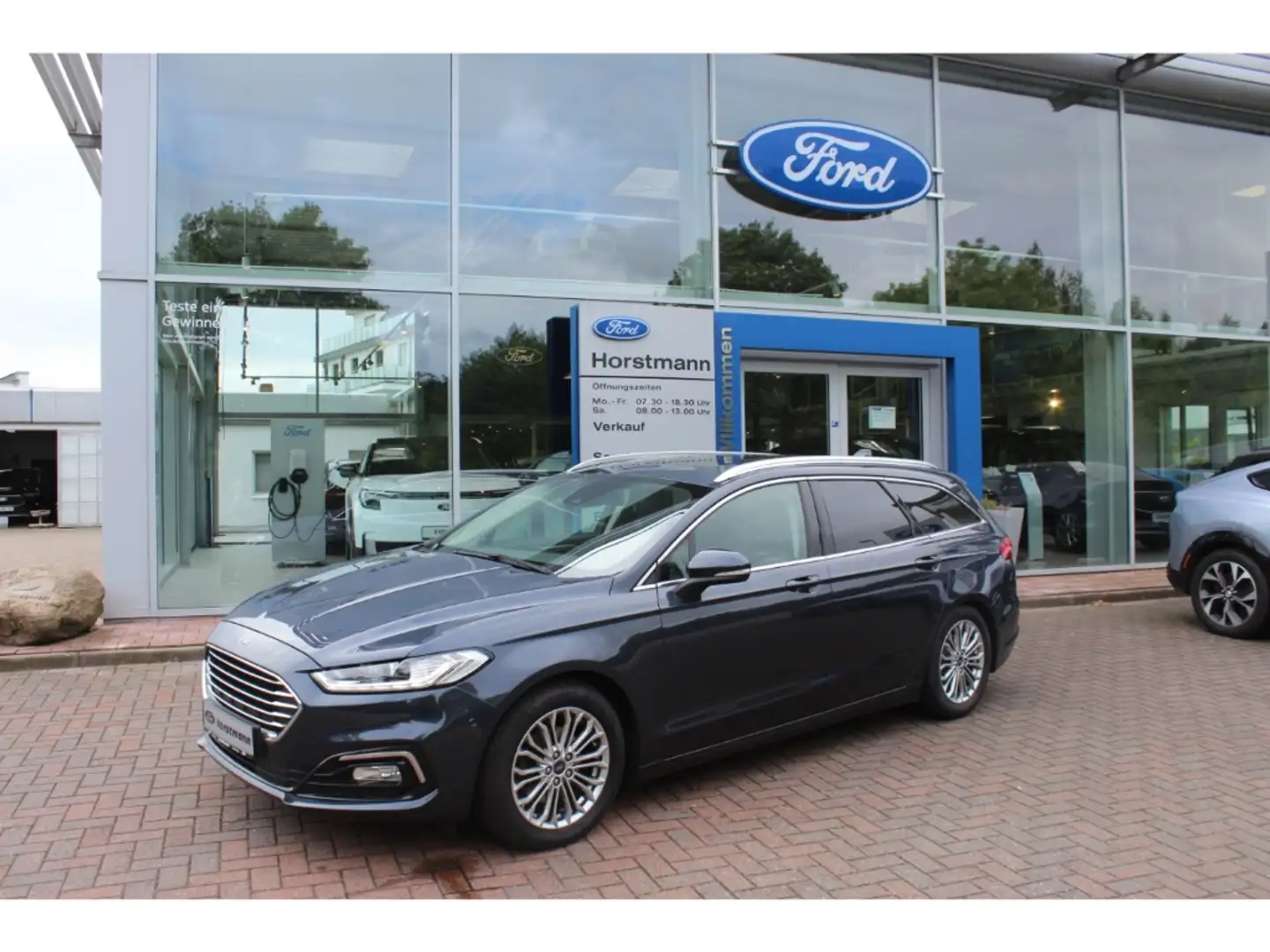 Ford Mondeo TITANIUM TURNIER, LEDER, PANO, AHK, NAVI, LED, BEH Blauw - 1