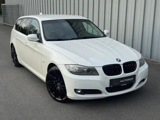 BMW 330 D Touring*LEDER*AUT*ANHK*NAVI