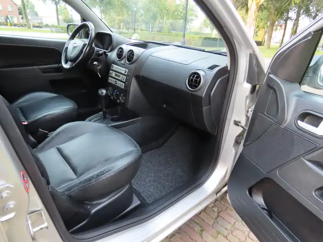 Ford Fusion view 9