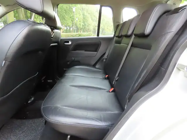 Ford Fusion view 10