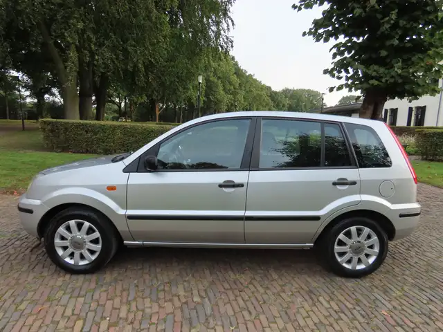 Ford Fusion view 2