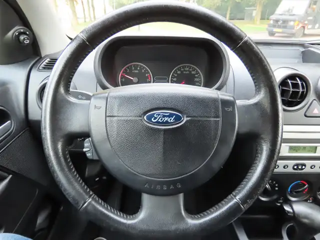 Ford Fusion view 13